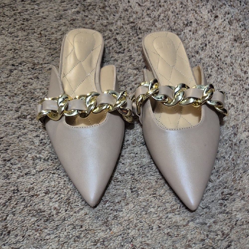 Source Unknown Tan and Gold Mules with Elegant Chain Detail